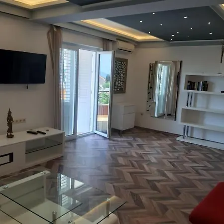 Spacious Apartment, Tania هفار