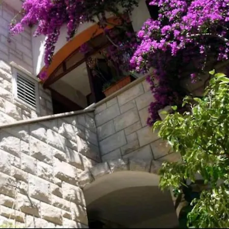 Spacious Apartment, Tania شقة *