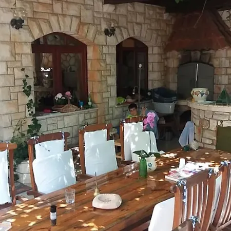 Spacious Apartment, Tania هفار