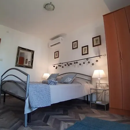 شقة Spacious Apartment, Tania