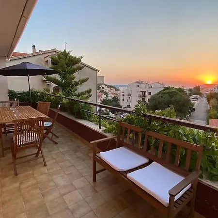 Spacious Apartment, Tania