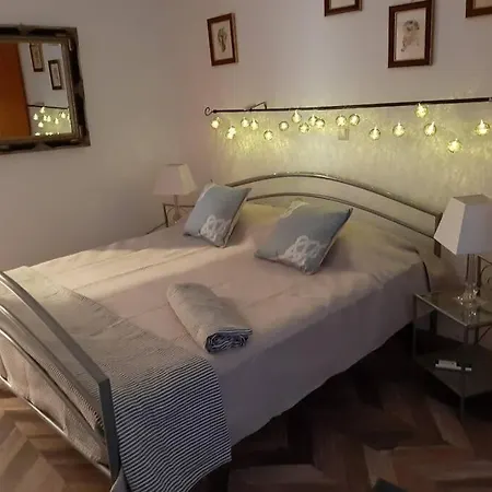 Spacious Apartment, Tania هفار
